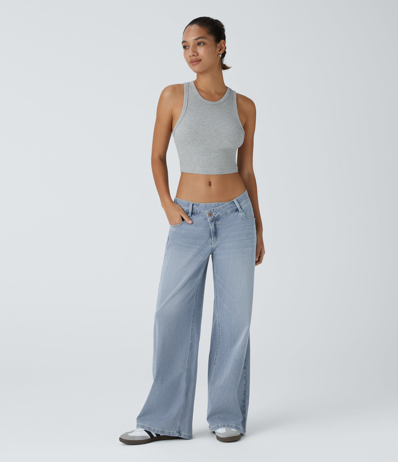 NoorAir™ Jeans in Hellblau, Ganzkörperansicht
